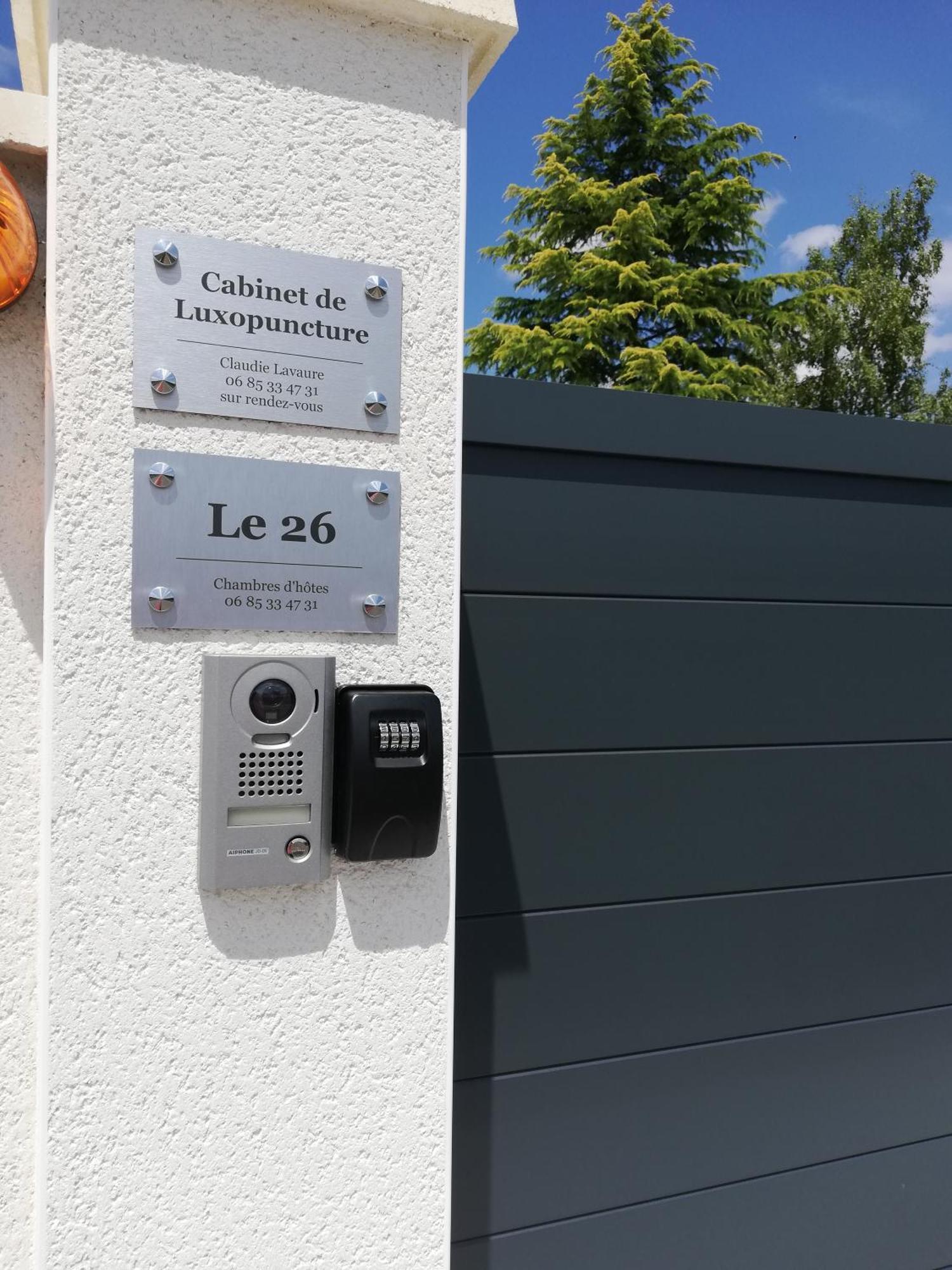 Le 26 Hotel Ruffec  Buitenkant foto
